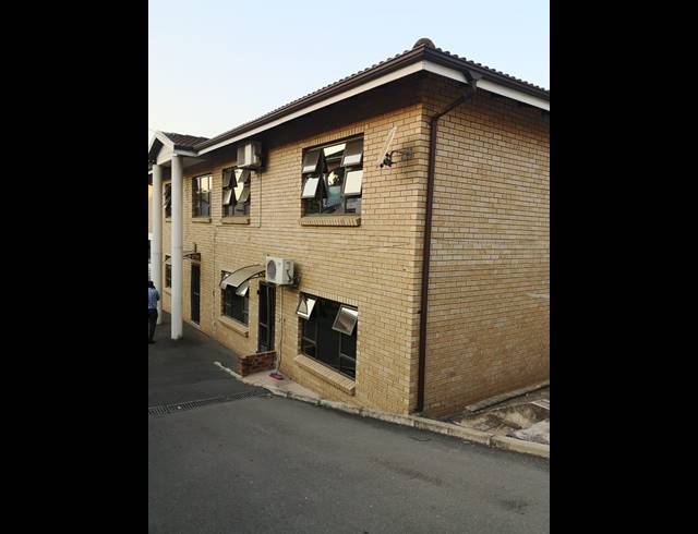 3 BEDROOM FLAT RENTED IN SPRINGFIELD